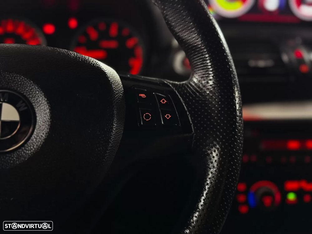 BMW 118 d Pack M - 13