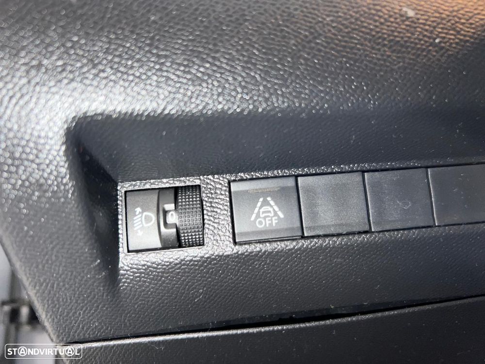 Peugeot 208 1.2 PureTech Active Pack - 31