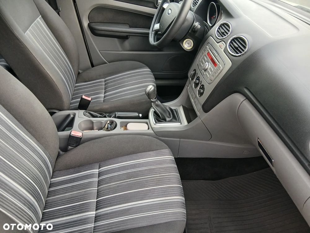 Ford Focus 1.8 TDCi Ambiente - 7
