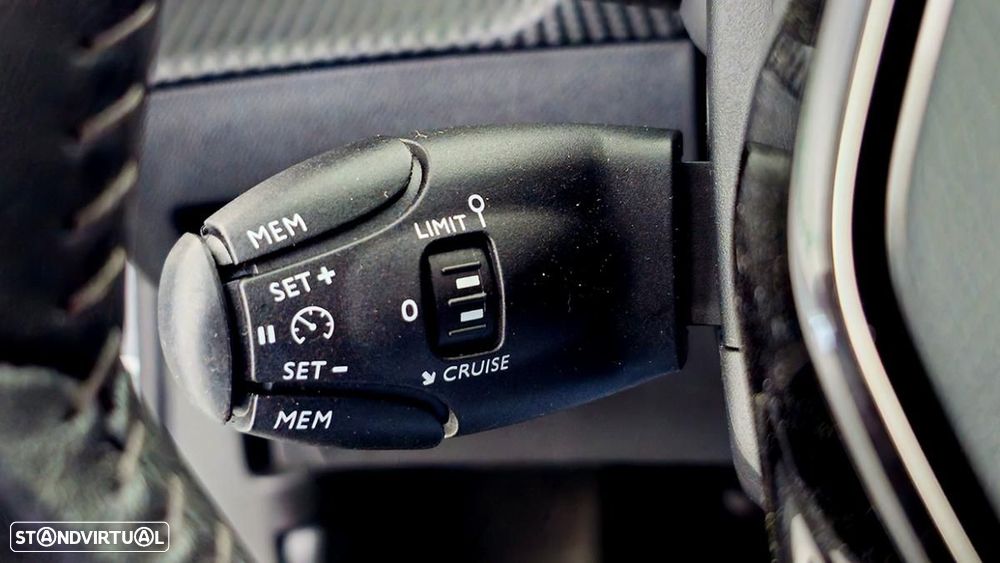 Peugeot e-2008 Allure - 20