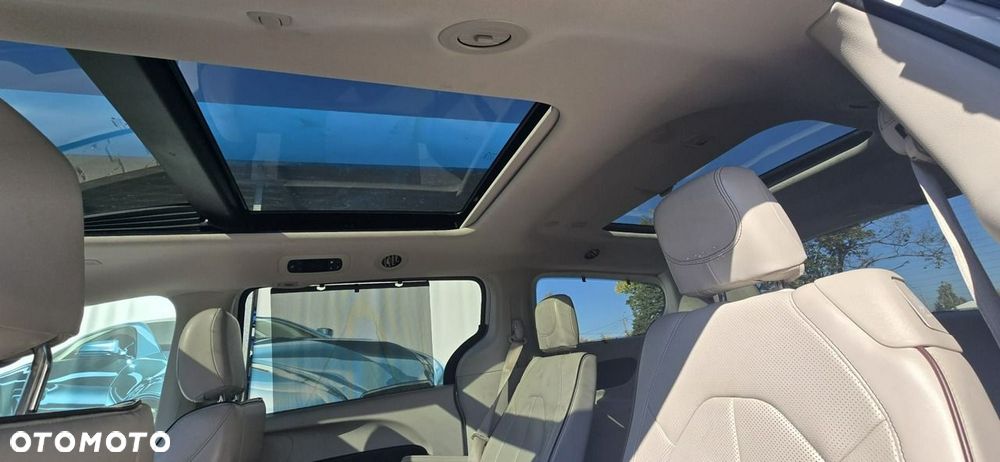 Chrysler Pacifica - 17