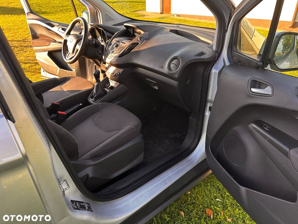 Ford Transit Courier - 10