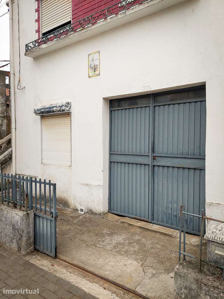 Moradia para recuperar com 257 m² de terreno | Paços de Brandão - Grande imagem: 5/12
