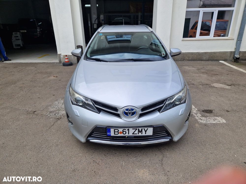 Toyota Auris 1.8 L VVT-i HSD Luna - 2