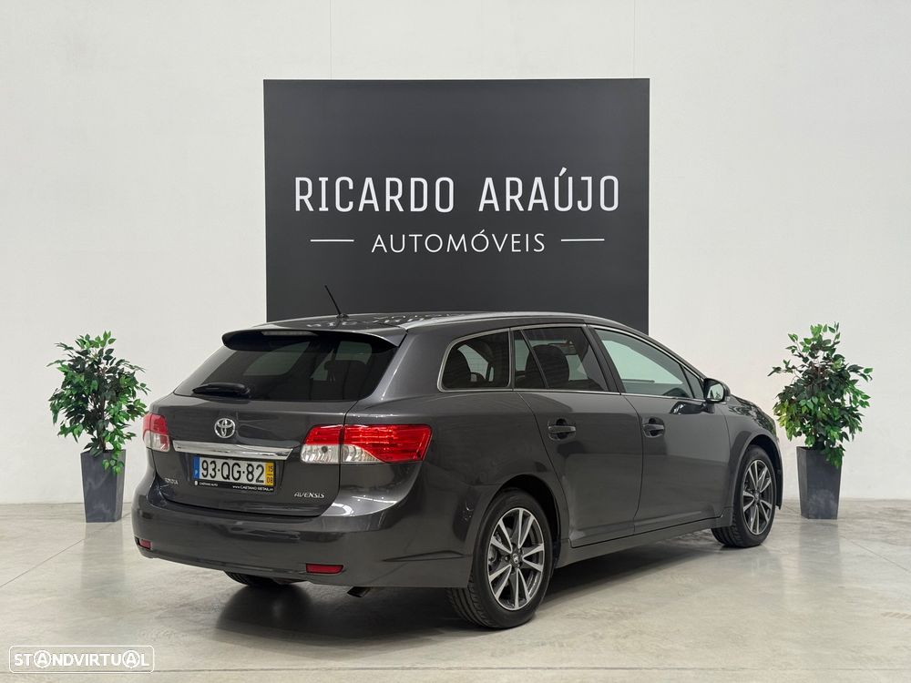 Toyota Avensis SW 2.0 D-4D Luxury - 4