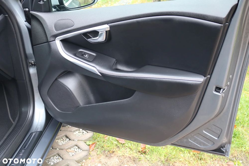 Volvo V40 D4 Drive-E R-Design Kinetic - 16