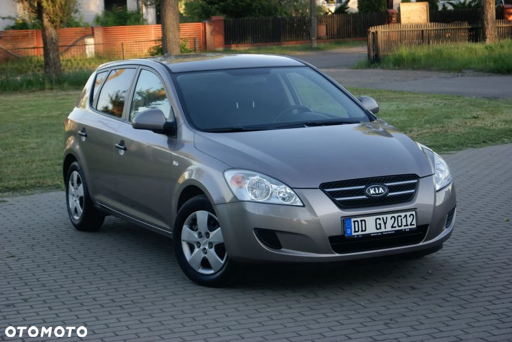 Kia Ceed 1.4 CVVT Attract - 1