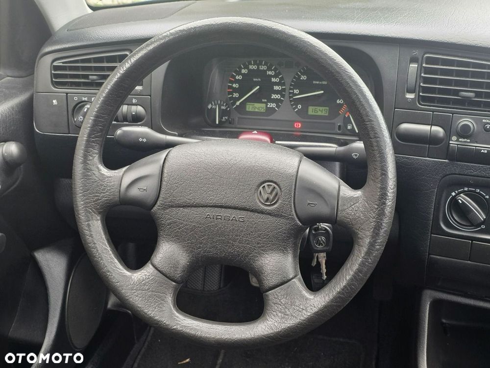 Volkswagen Golf 1.6 - 17