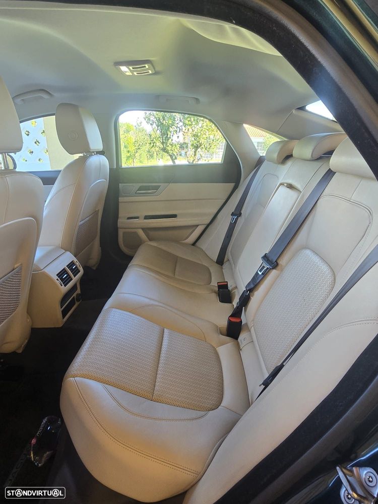 Jaguar XF 2.0 D Prestige - 12