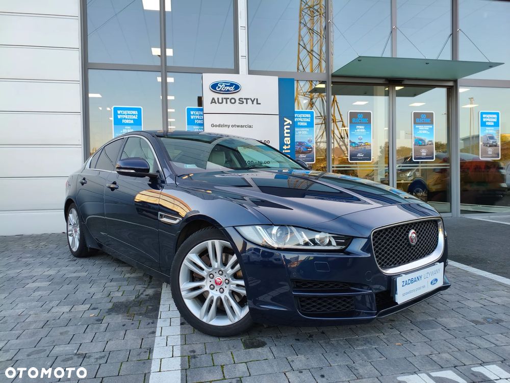 Jaguar XE 2.0 T Prestige - 2