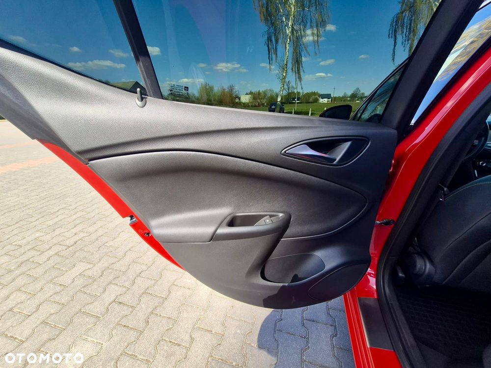 Opel Astra 1.6 T Dynamic S&S - 23