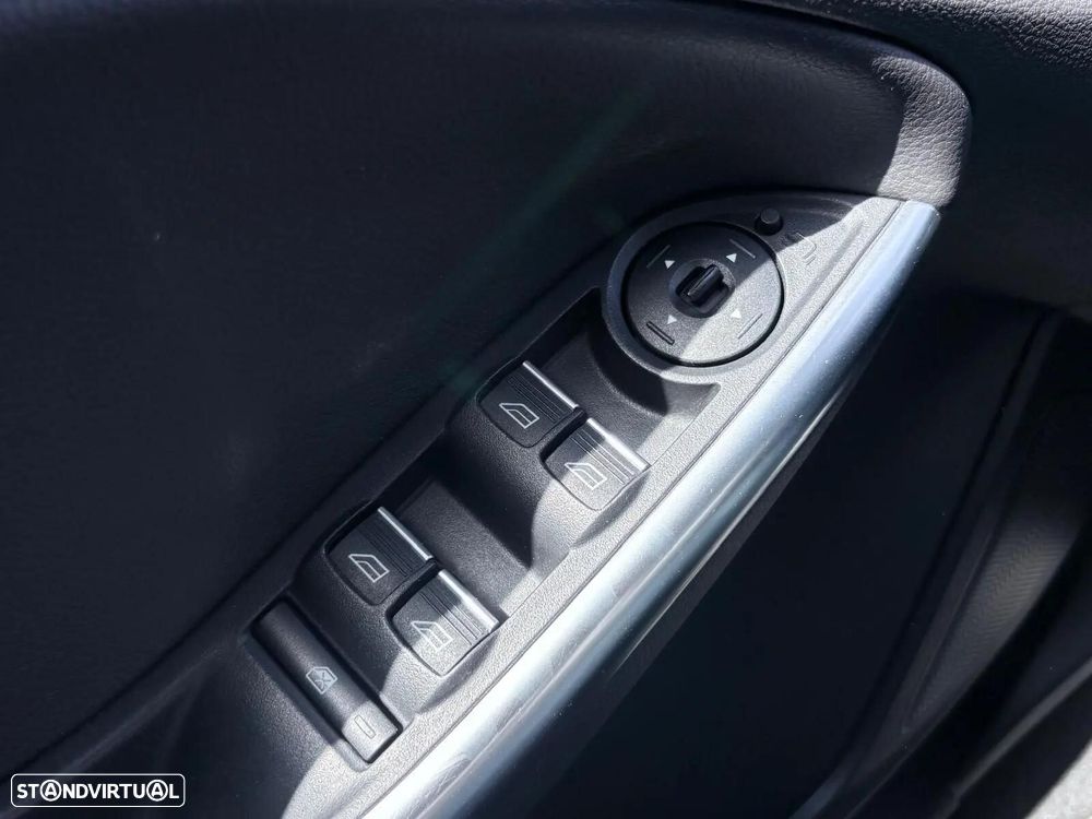 Ford Focus 2.0 EcoBoost ST c/ Pack Pele Desportiva - 35