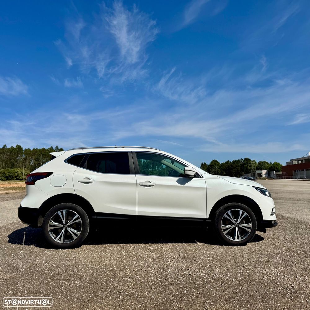Nissan Qashqai 1.5 dCi N-Connecta J18+Led - 2