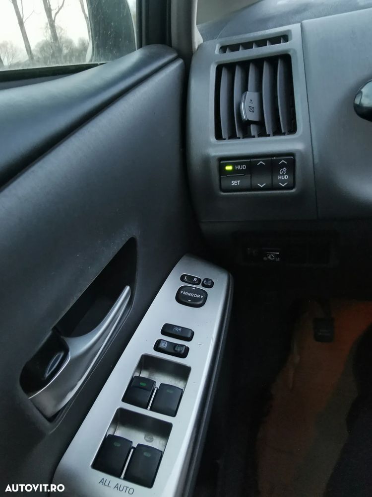 Toyota Prius+ - 10