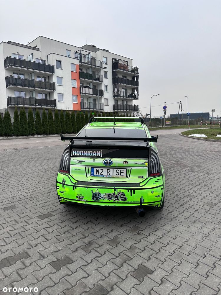 Toyota Prius - 4