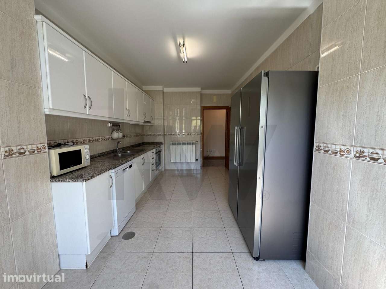 Apartamento T3 com Suite Remodelada, Varanda e Garagem - Junto à Loja - Grande imagem: 5/17