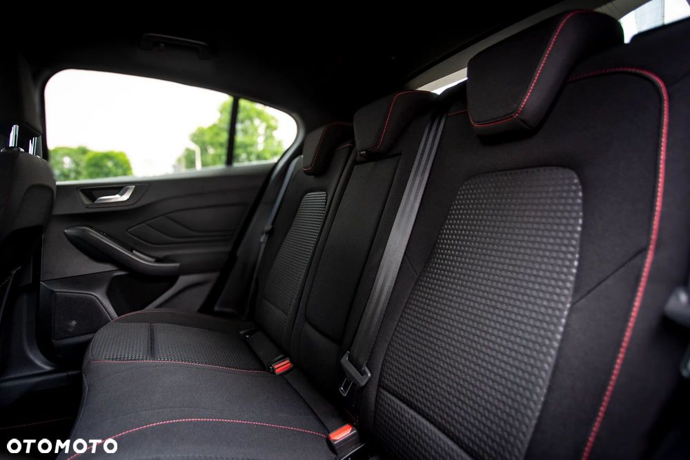 Ford Focus 1.0 EcoBoost mHEV ST-Line X - 14