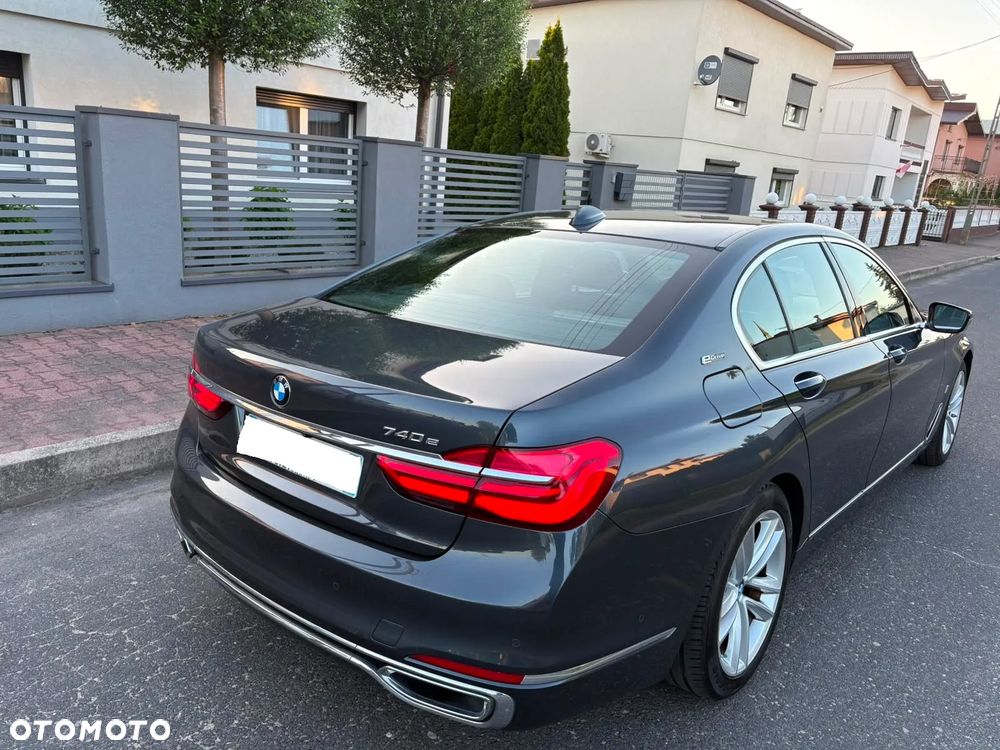BMW Seria 7 740e iPerformance - 36