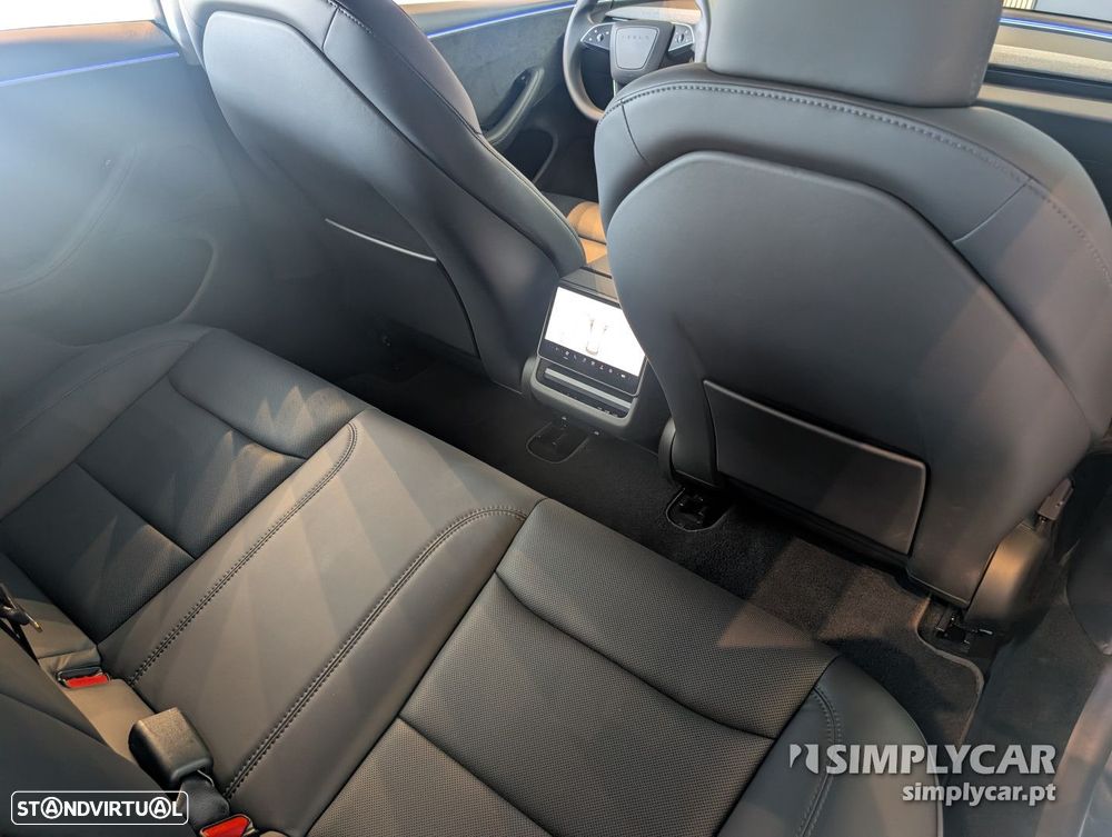 Tesla Model 3 - 8