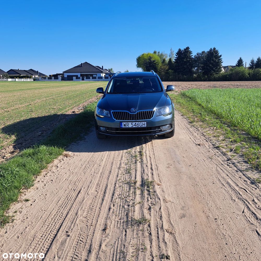 Skoda Superb 2.0 TDI 4x4 Platinum DSG - 2