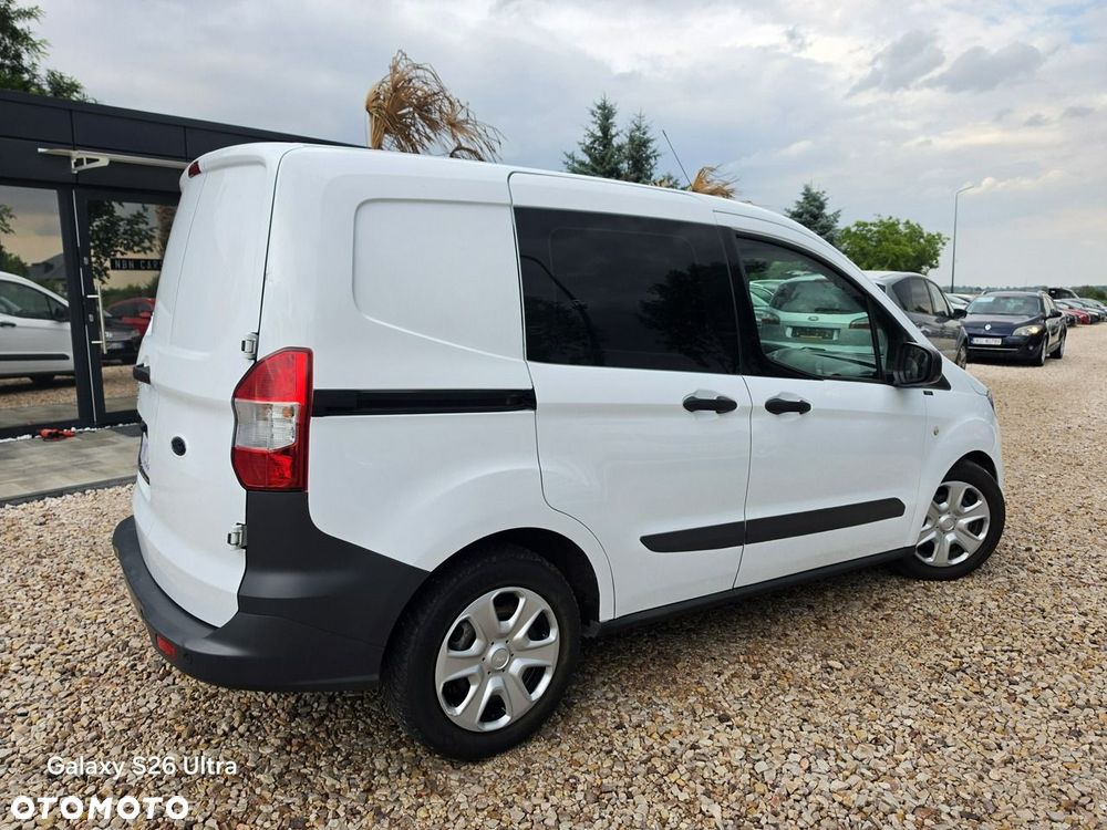 Ford Transit Courier - 12