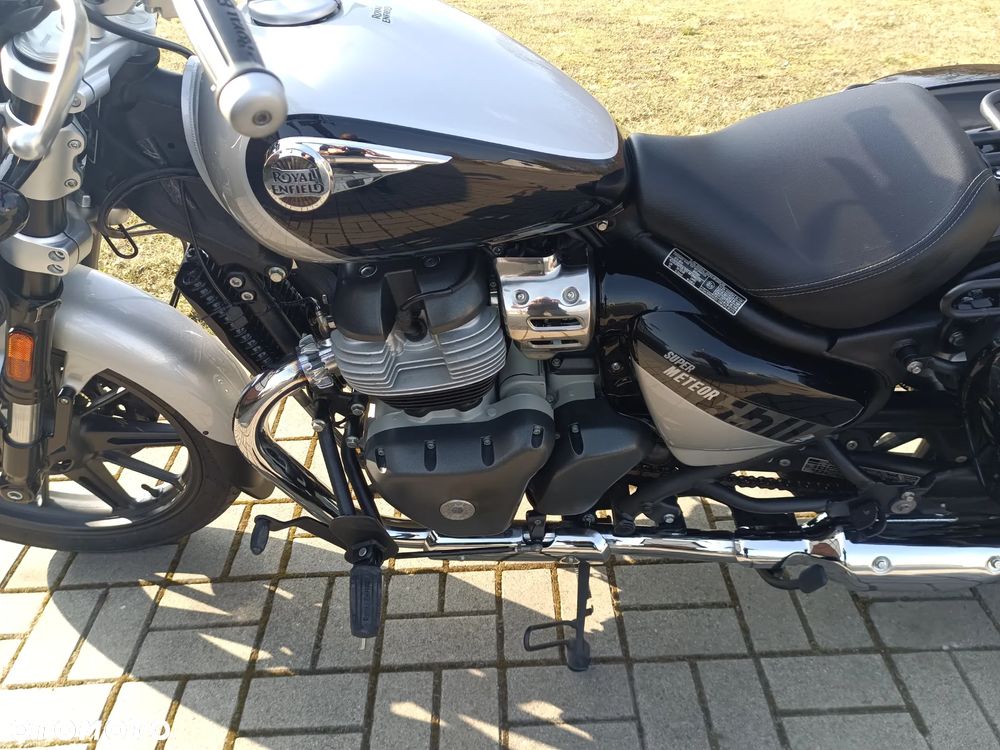 Royal Enfield Super Meteor - 9