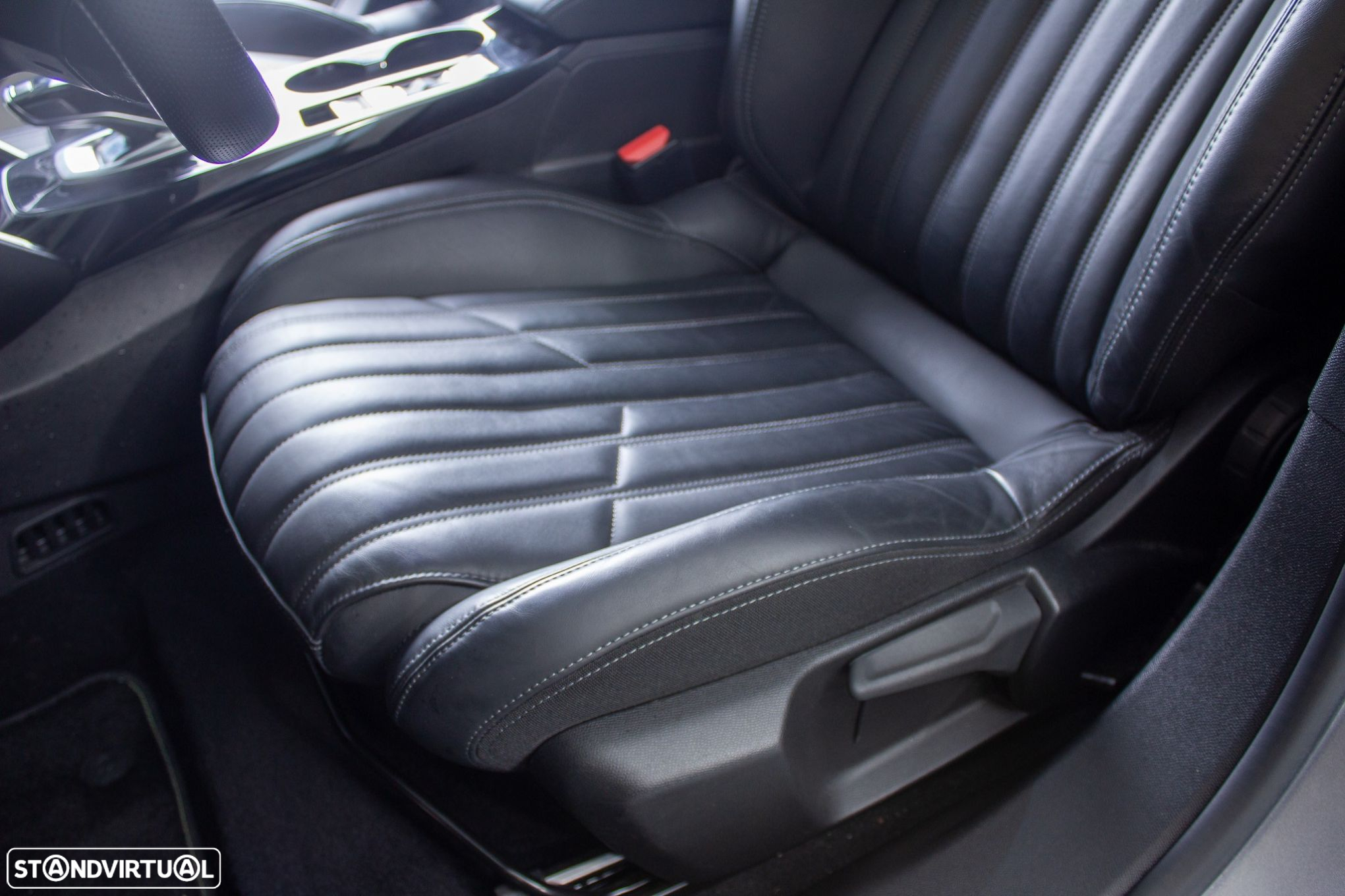 Peugeot e-2008 GT Pack - 8