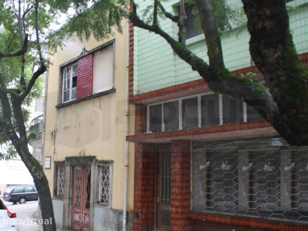 Terreno para construção em altura / Prédio devoluto - São João da M... - Grande imagem: 3/11