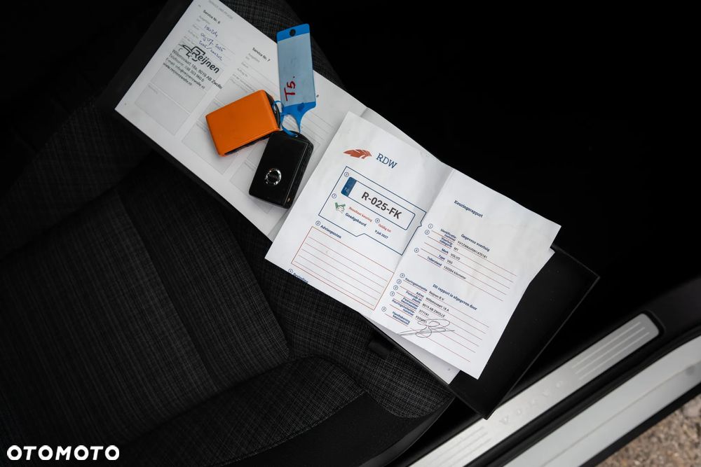 Volvo V60 B3 B DKG Momentum Pro - 26