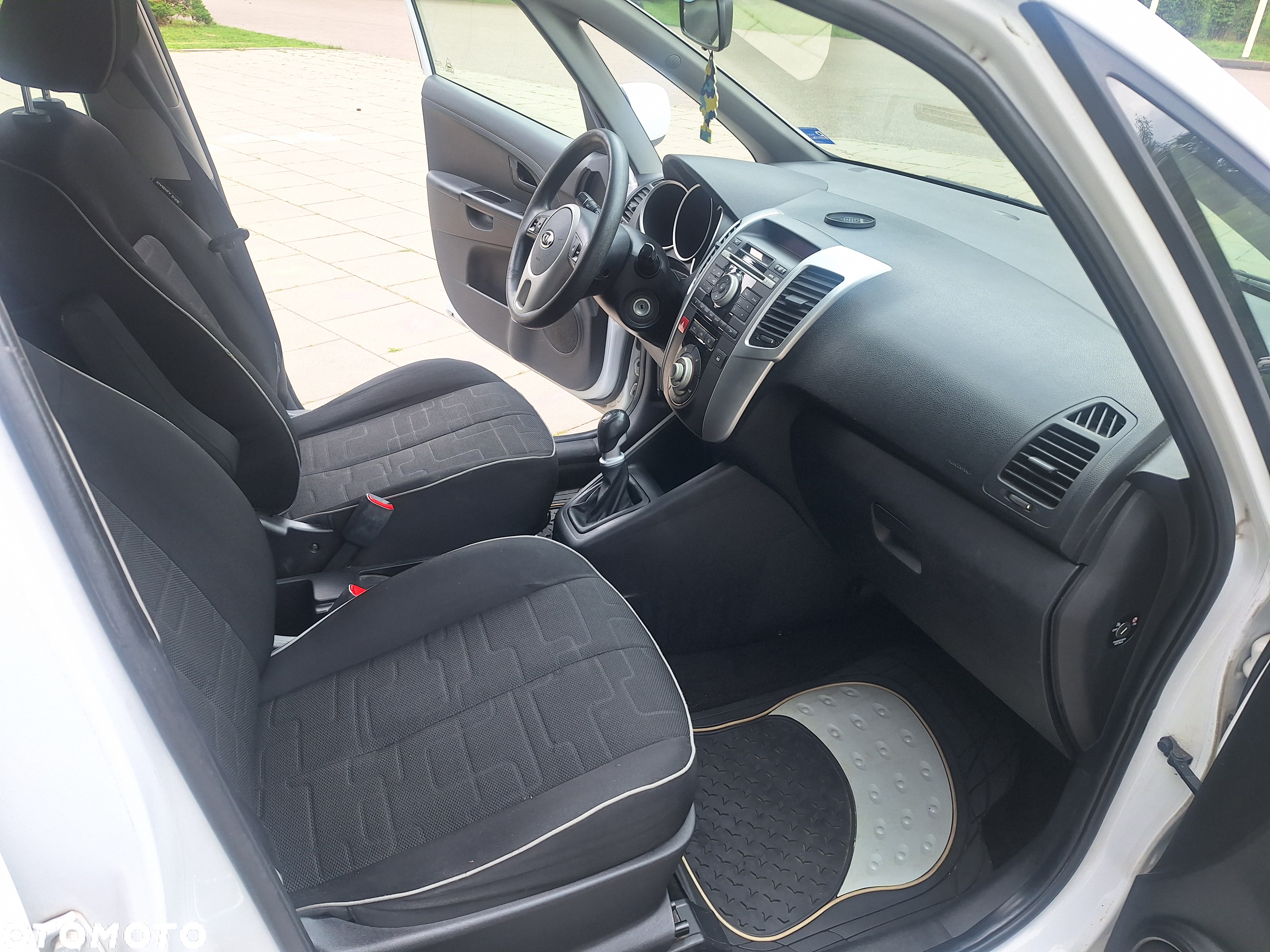 Kia Venga - 12