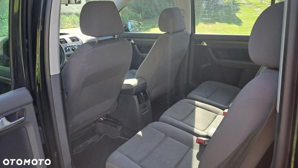 Volkswagen Touran - 14