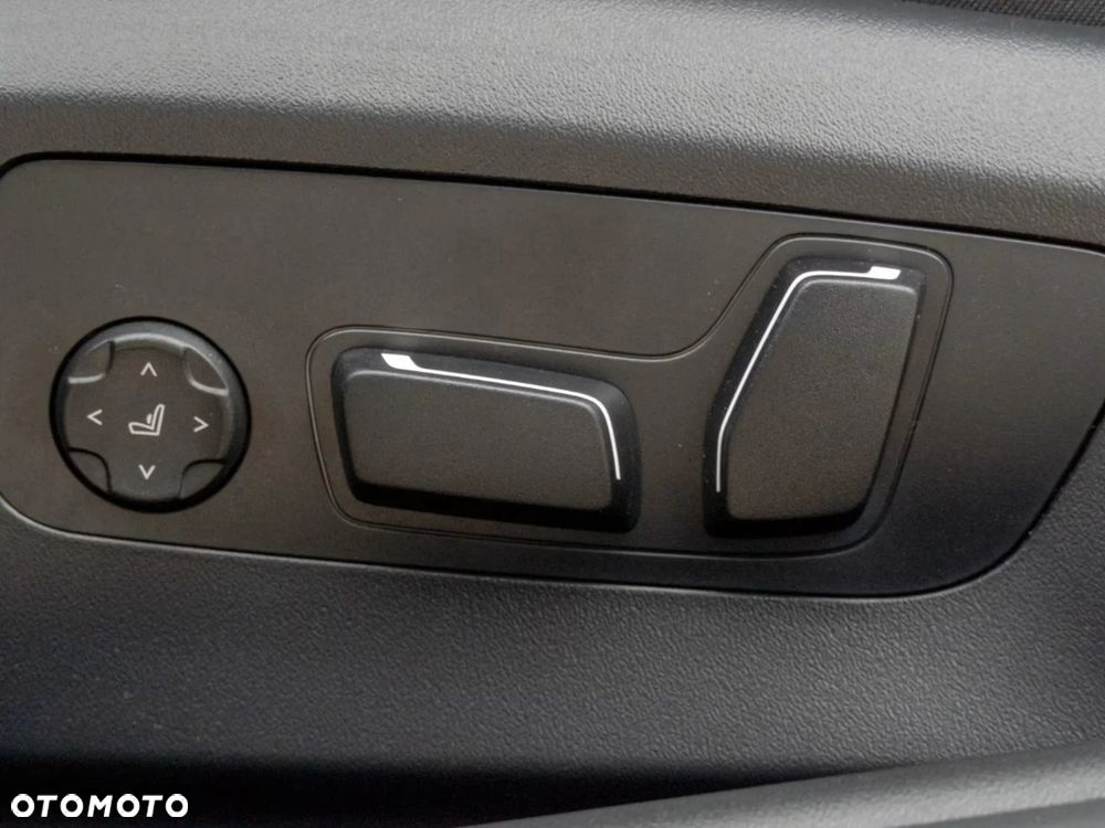 BMW Seria 5 540d xDrive mHEV M Sport - 33