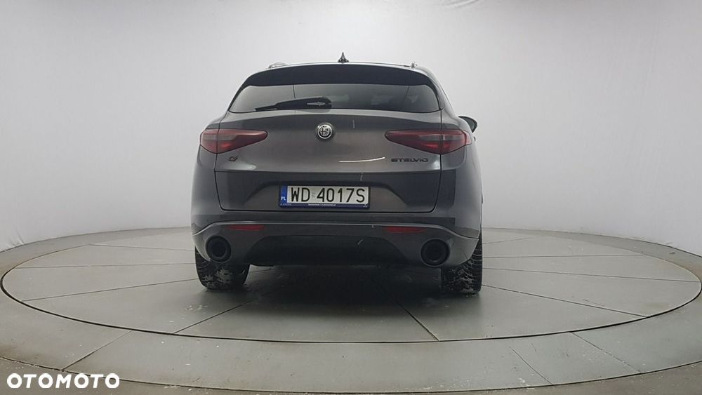 Alfa Romeo Stelvio - 6