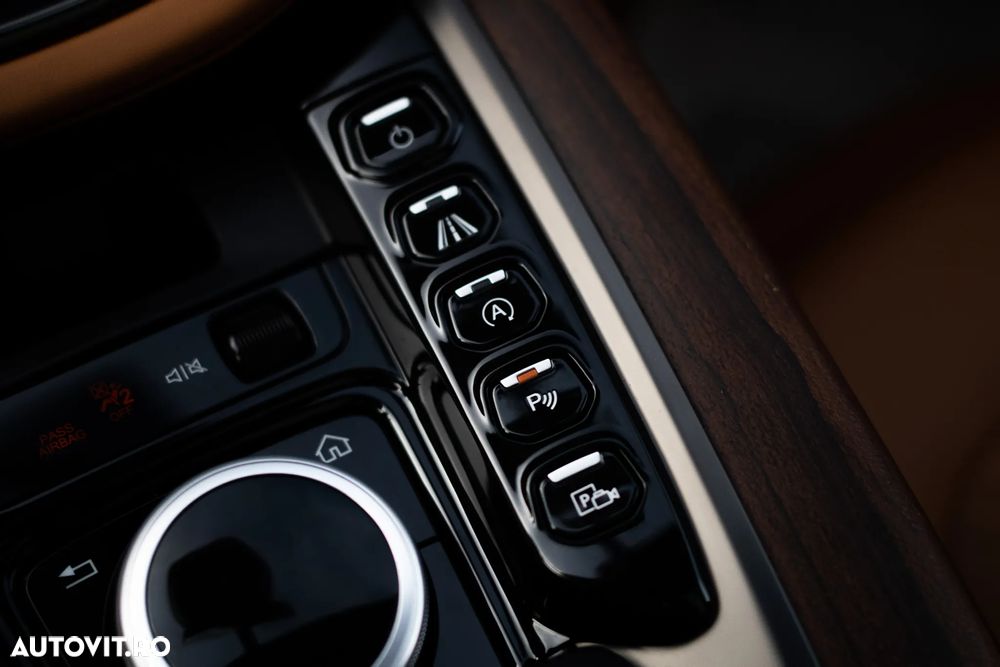 Aston Martin DBX - 29