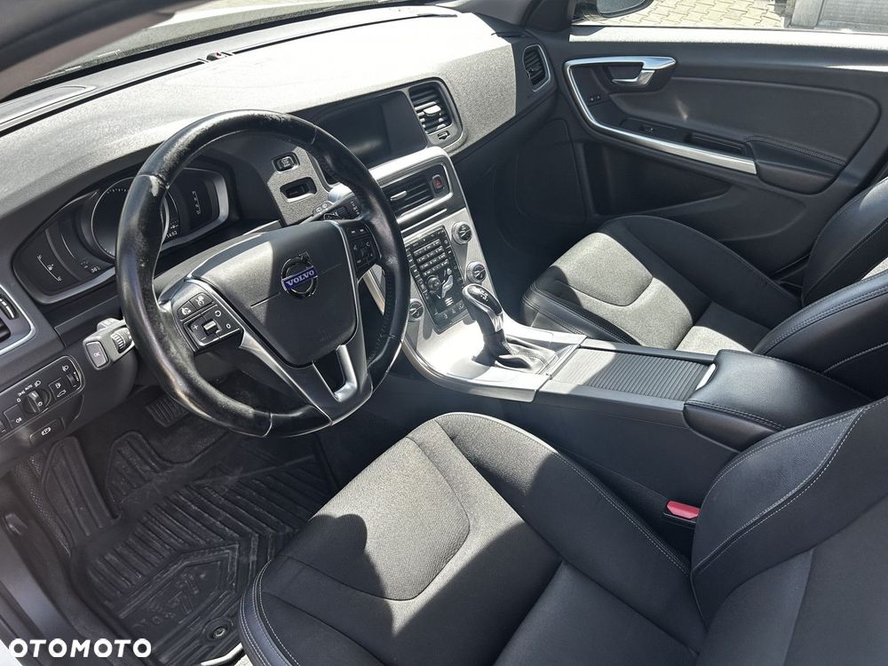 Volvo V60 Cross Country - 11