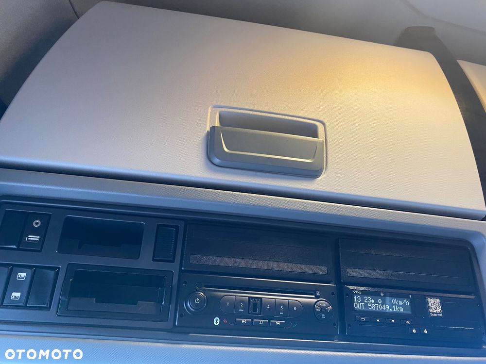 Renault T480 High Sleeper Cab - 11