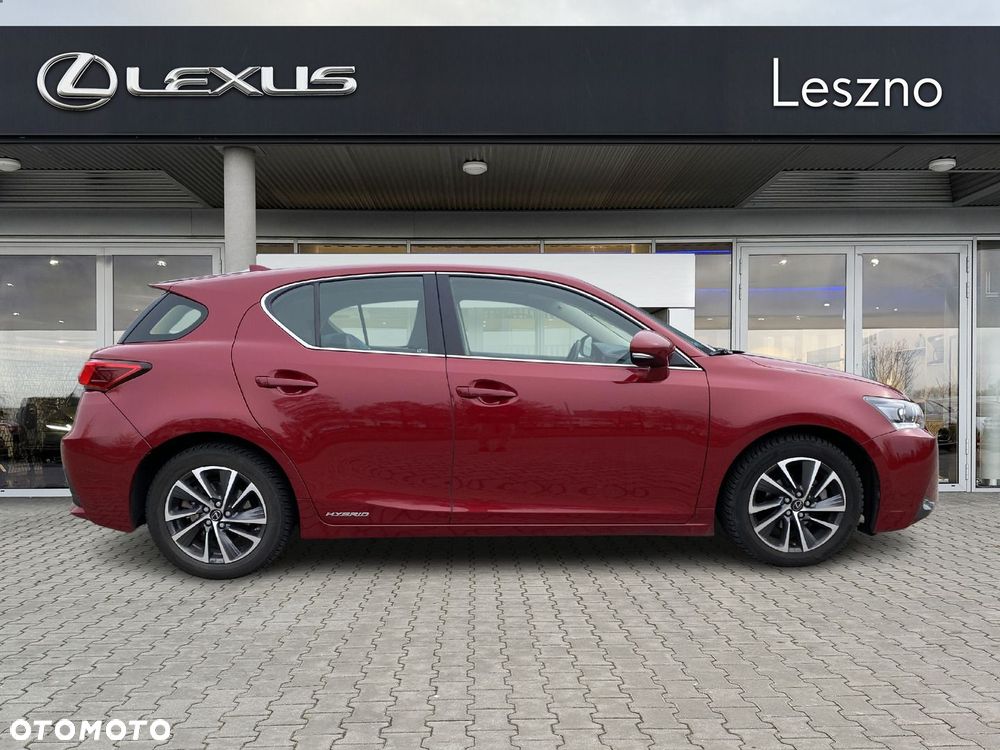 Lexus CT - 10