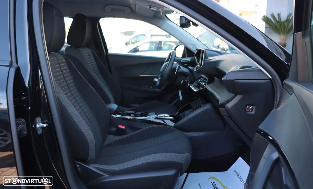 Peugeot 2008 1.2 PureTech Active EAT8 — fotografia 11