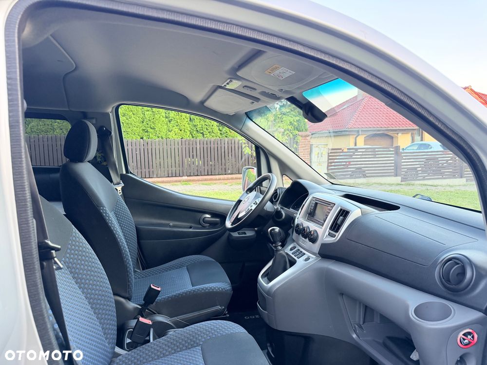 Nissan NV200 - 14