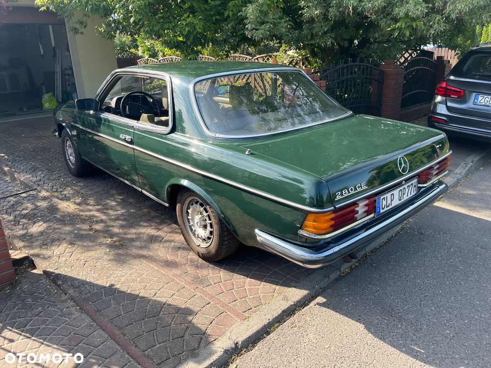 Mercedes-Benz W123 - 24