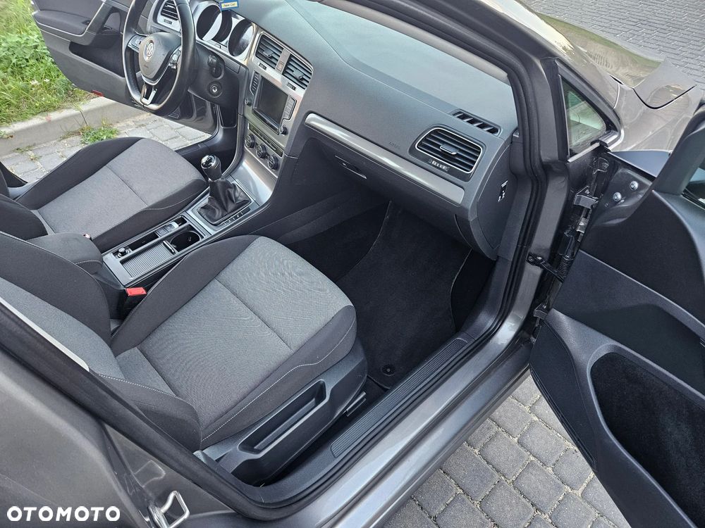 Volkswagen Golf - 23