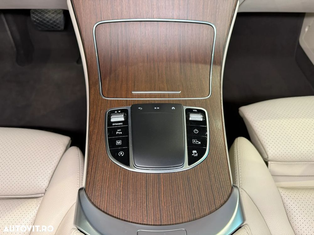 Mercedes-Benz GLC 200 4MATIC 9G-TRONIC AMG Line - 23