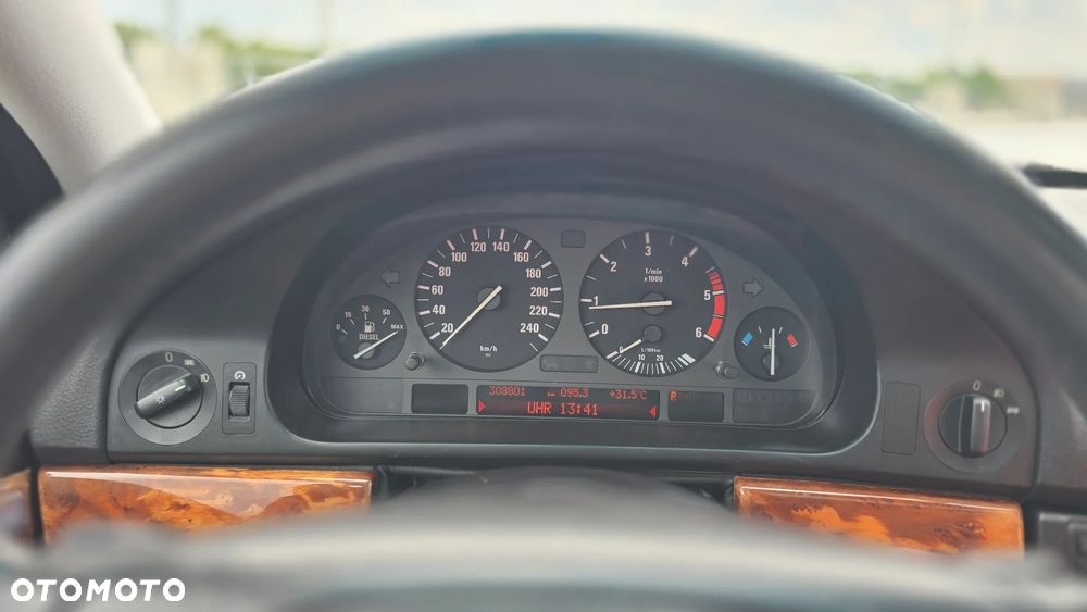 BMW Seria 5 - 32