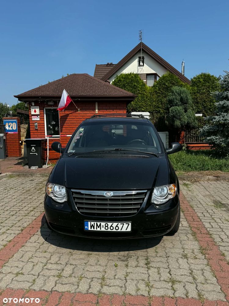 Chrysler Town & Country - 5