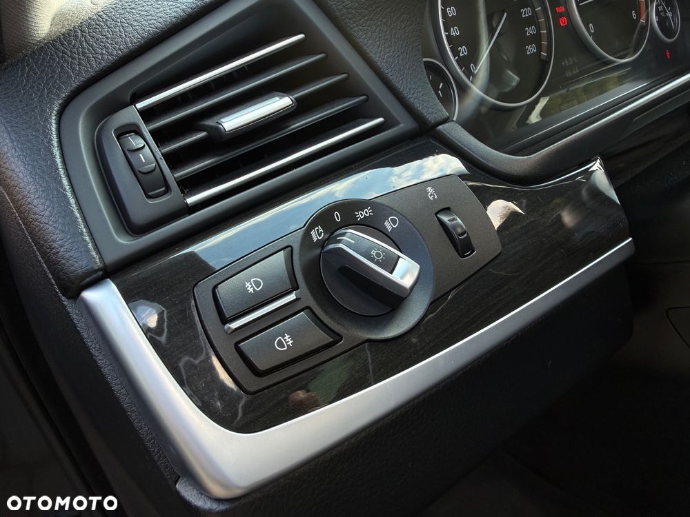 BMW Seria 5 520d - 27