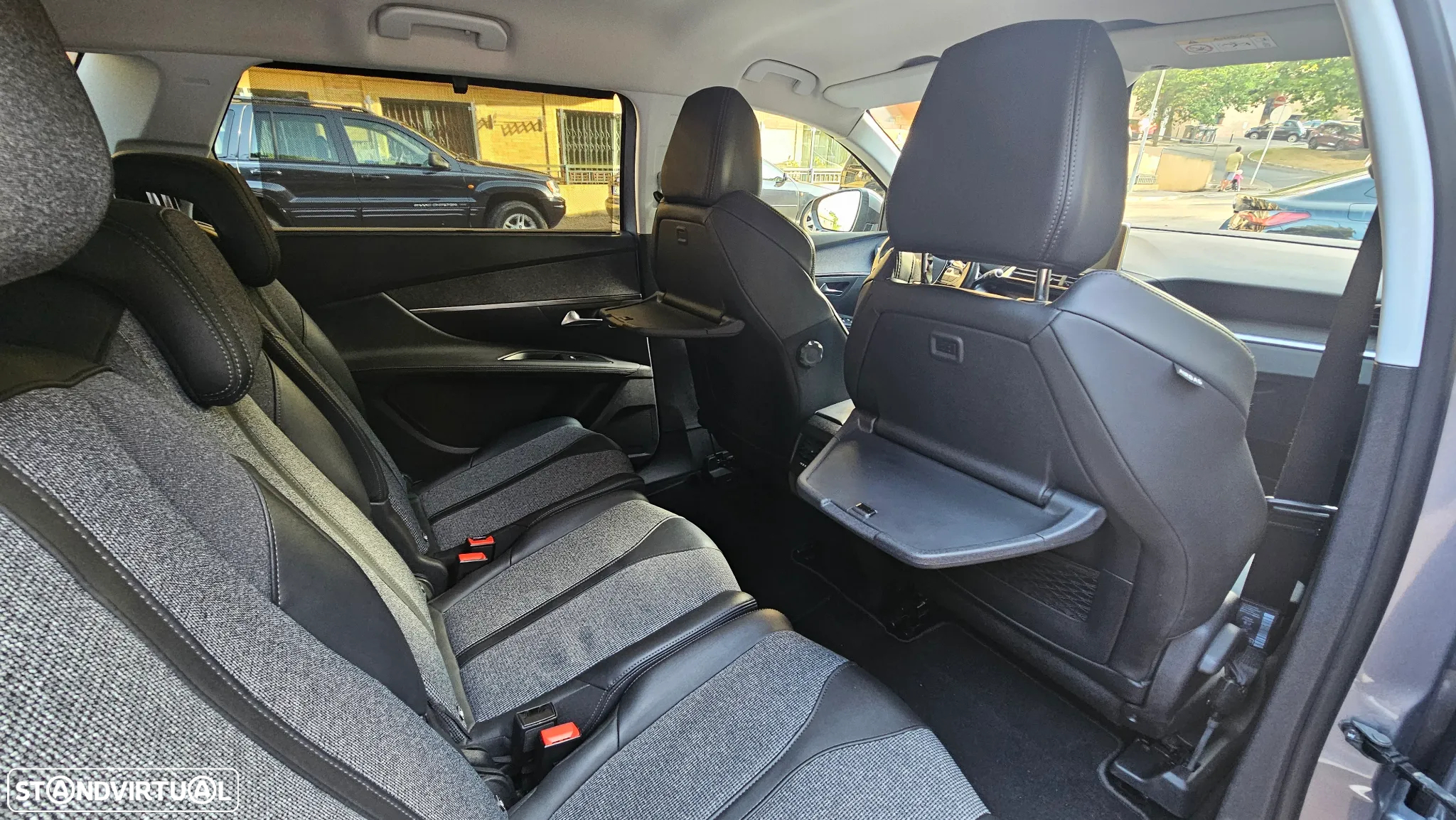 Peugeot 5008 1.5 BlueHDi Allure Pack EAT8 - 31