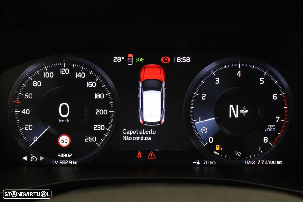 Volvo XC 40 1.5 T2 Momentum Core — fotografia 38