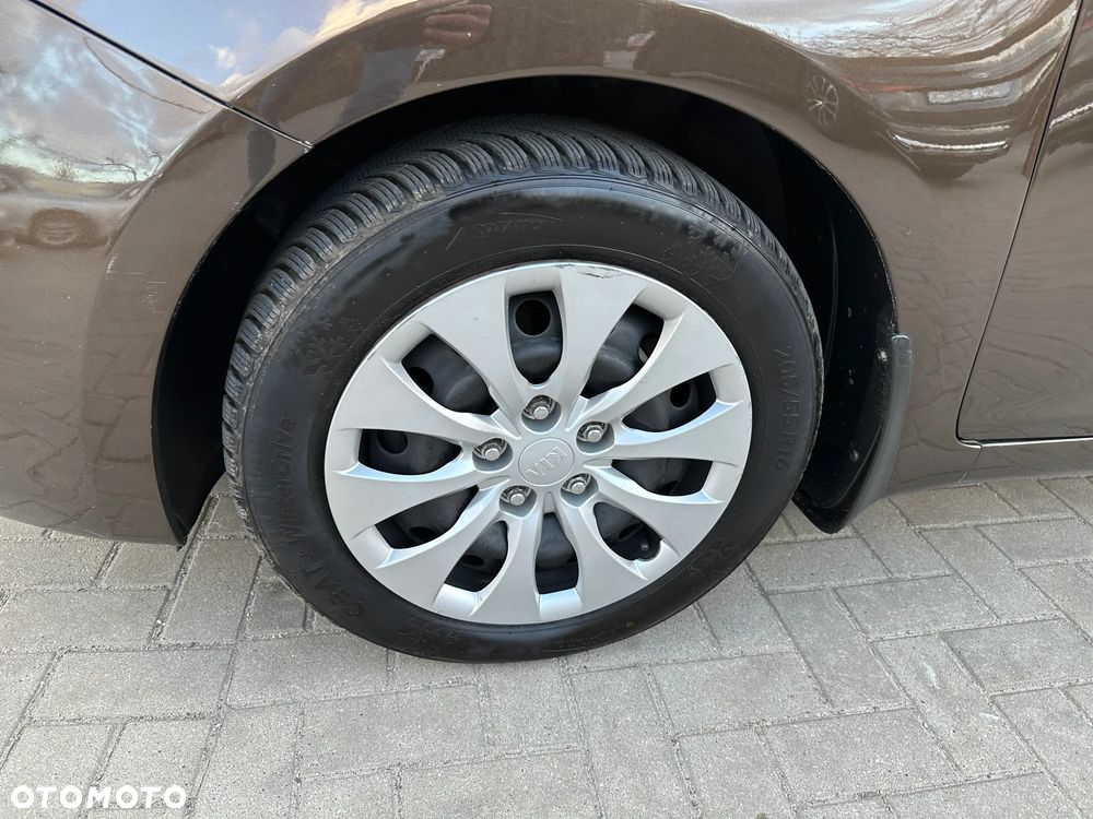 Kia Carens - 28