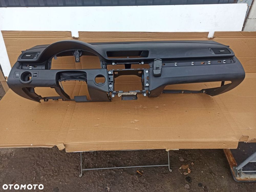 Deska rozdzielcza kokpit konsola VW PASSAT B6 B7 CC Europa - 1
