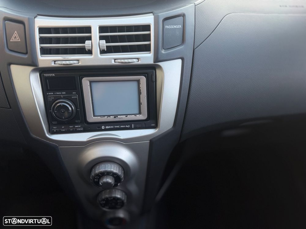 Toyota Yaris 1.3 VVT-i Sol AC+VSC - 17